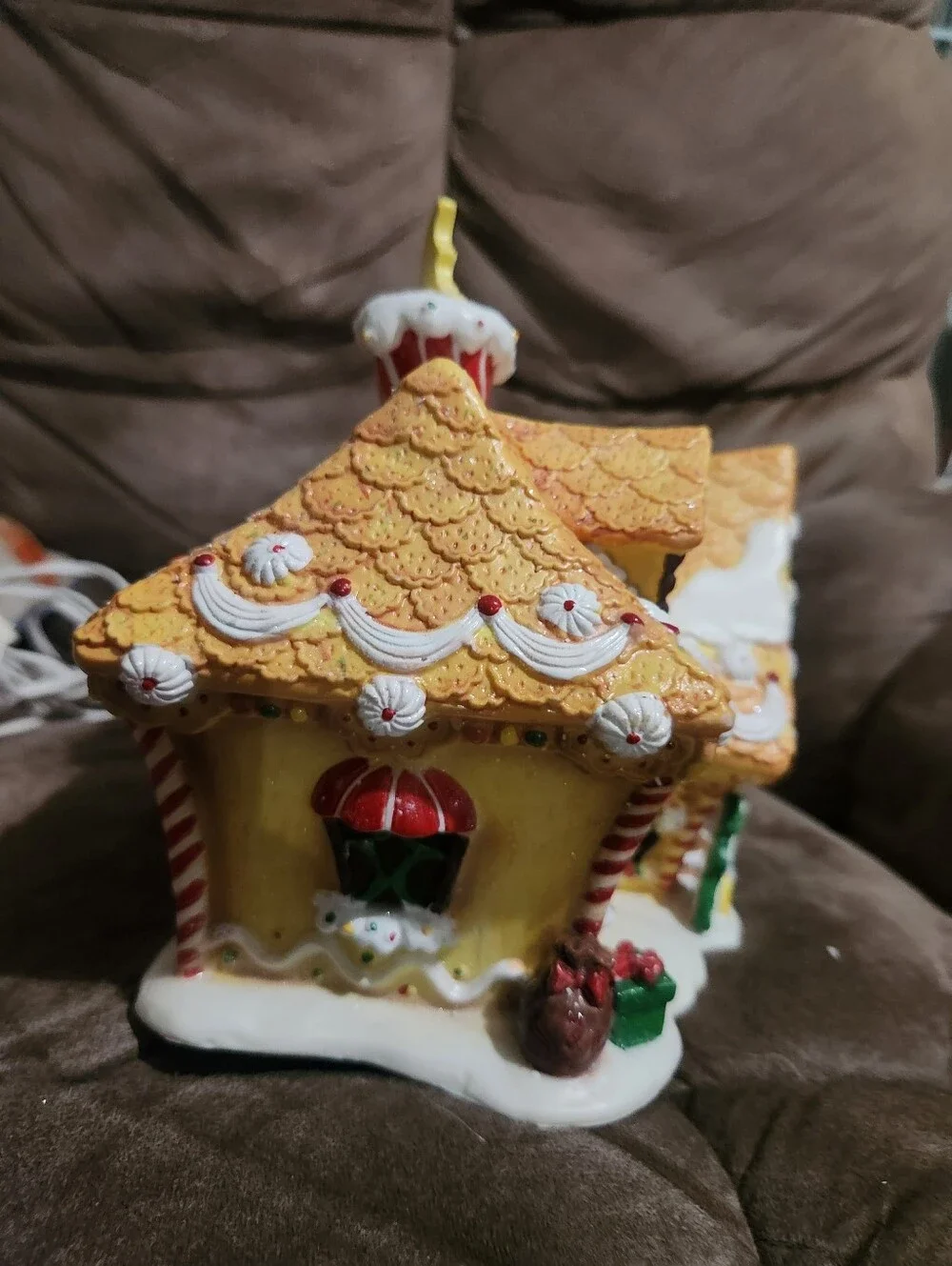 Sugar Plum Valley Gingerbread House Lighted Ceramic Limited Ed 8x7in Works 2001